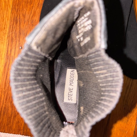 Steve Madden Rosalie Black Ankle Booties - Picture 4 of 5